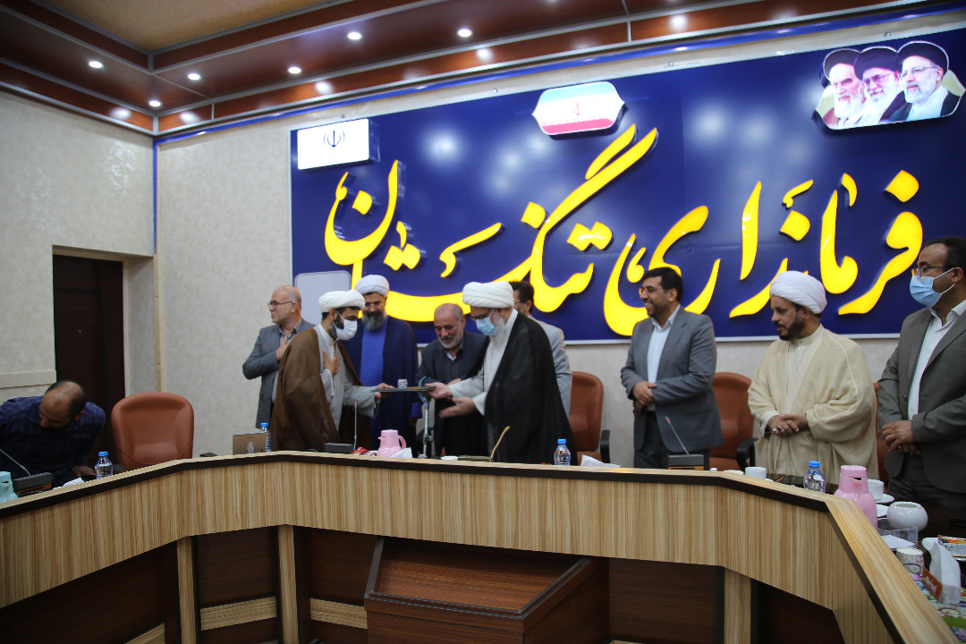 اعطای احکام اعضای هیئت امنای ستاد توسعه و بازسازی عتبات عالیات شهرستان تنگستان