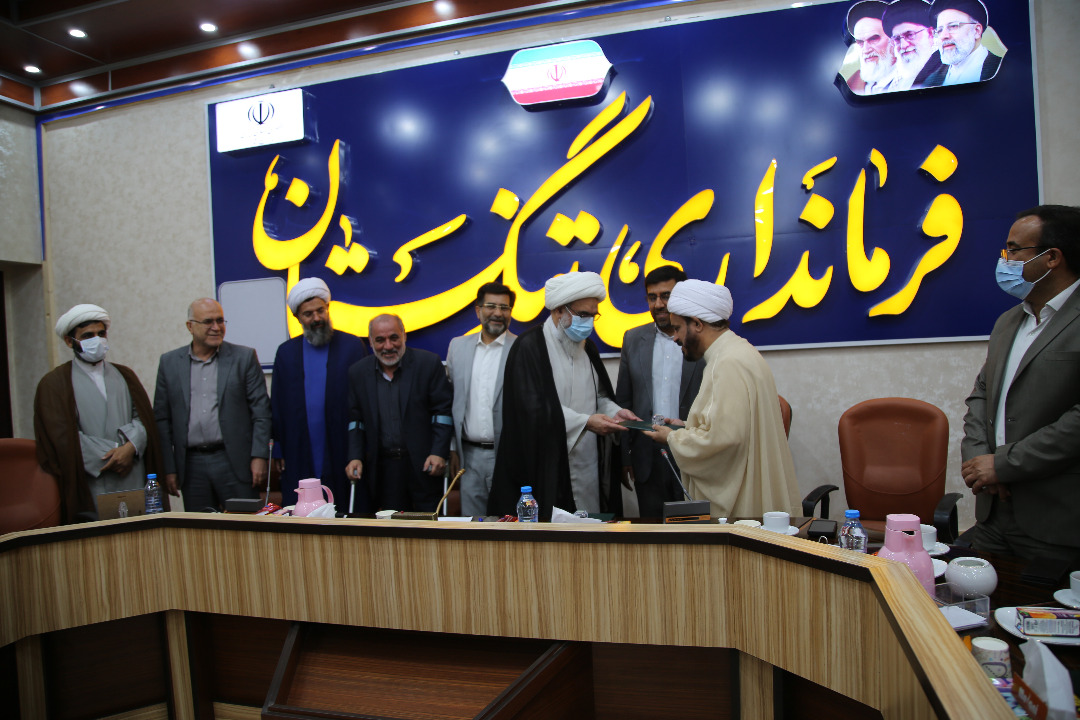 اعطای احکام اعضای هیئت امنای ستاد توسعه و بازسازی عتبات عالیات شهرستان تنگستان